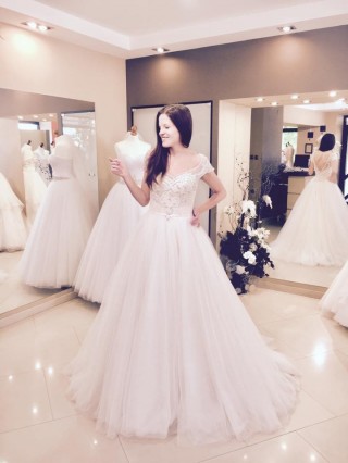 Wedding dress Maxima Bridal 46 17 - model by Daniel Burda