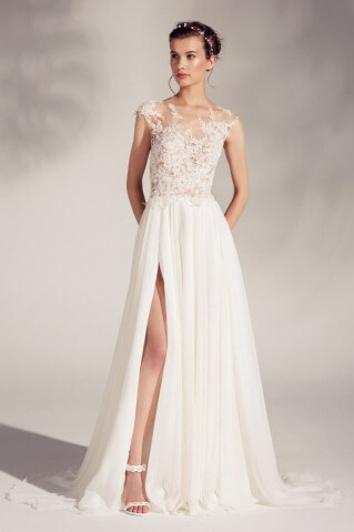 Extremely delicate and airy wedding dress Asami from the Gala 2018 collection