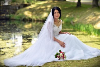Mrs. Aleksandra in a beautiful wedding session