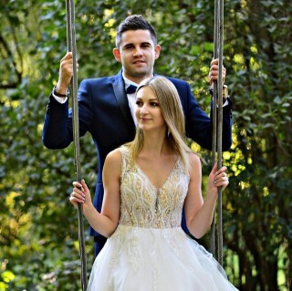 Pani Sabina wraz z mężem w swojej sesji ślubnej