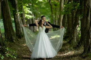 Mrs. Weronika and her husband at the wedding session