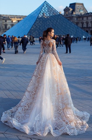 Beautiful wedding dress of Italian designer Lorenzo Rossi - Frederic
