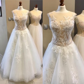 Trying wedding dresses in the salon ONA