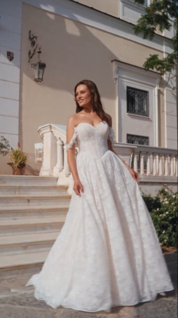 LOREN II Mari Lill Villa D'Amore